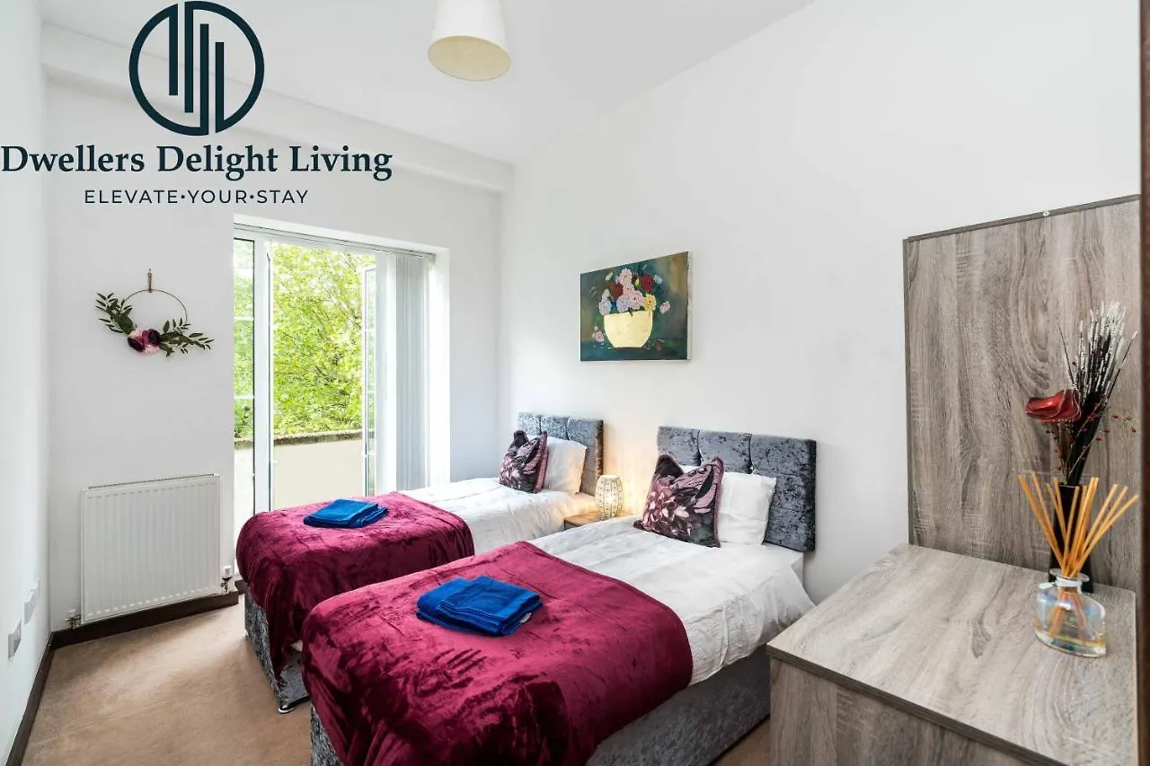 Dwellers Delight: Dagenham 2-Bed with WiFi & Parking Apartment